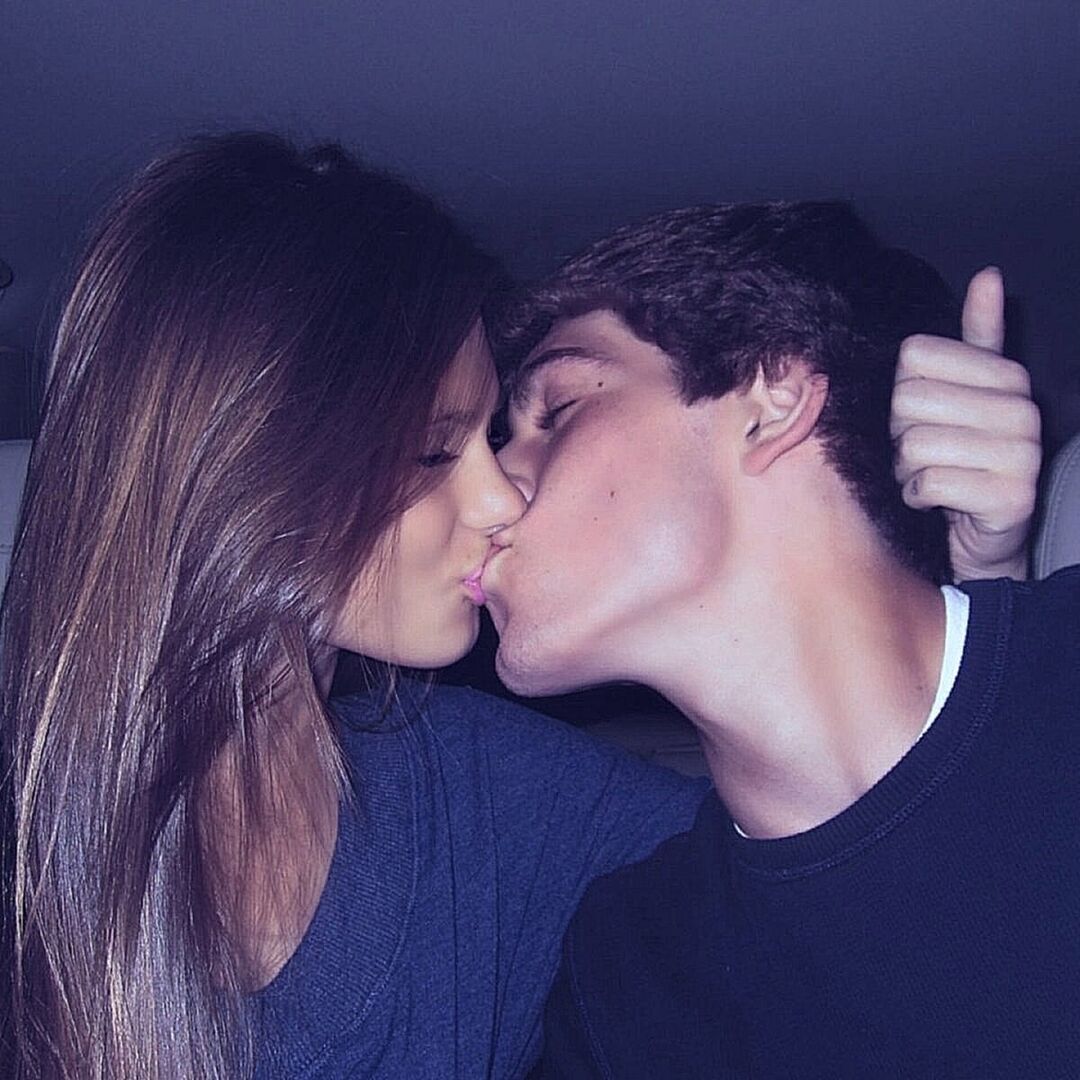 Фото где целуются девушка и парень целуются