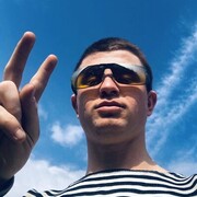  ,  Artem, 25