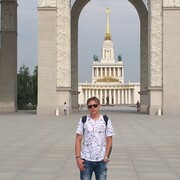  ,   Axel, 37 ,  