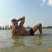  ,   Denis, 32 ,  