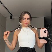  , 