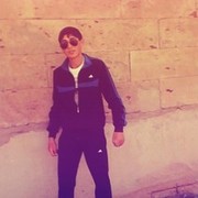  ,   Raz, 32 ,   