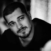  ,  Rafael, 25