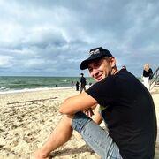  ,  Viktor, 31