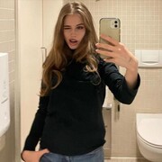  ,  Julia, 22