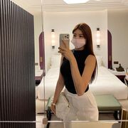  ,  Nicole, 35