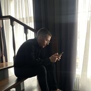 ,  Nik, 32