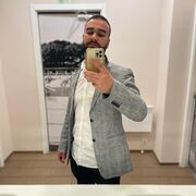  ,  Hristo, 24