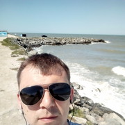  ,  Alex, 37
