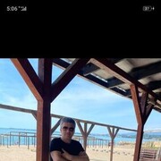  ,   Luka, 44 ,  