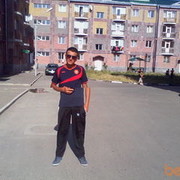  ,  Artur, 32