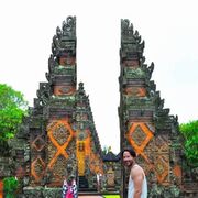  Denpasar,  Max, 42