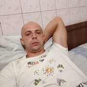  ,  Sasha, 32