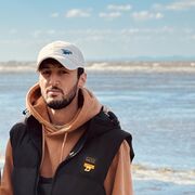  -,   Munir, 28 ,   ,   , c , 