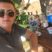  ,  Vania, 25