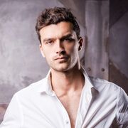  ,  Leon, 30