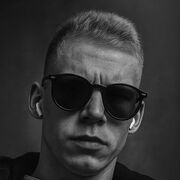  ,  Aleks, 24