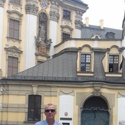  ,   Maksim, 42 ,   