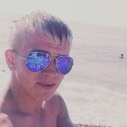  ,  Denis, 32