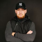  ,   Viktor, 42 ,   ,   