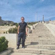  ,  Artak, 32