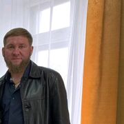  ,  Artur, 40