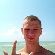  ,   Nicolas, 32 ,   