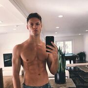  Topanga,  Aleks, 27