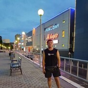  ,  Azizbek, 21