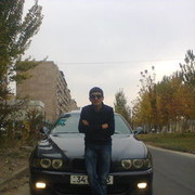  ,   Arkadi, 32 ,   