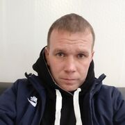  ,  Viktor, 32
