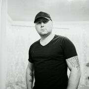  ,   Leon, 40 ,   ,   