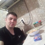  ,  Niklas, 27