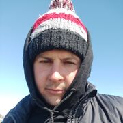  ,   Viktor, 34 ,     
