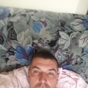  ,  Riky, 44