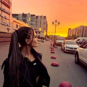  ,  Viktoria, 35