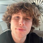  ,  Artem, 21
