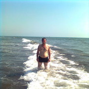  ,  Hovik, 44