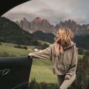  Akaszto,  Alisa, 37