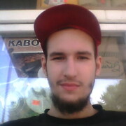  ,  Nicolas, 32