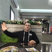  -,  Artur, 34
