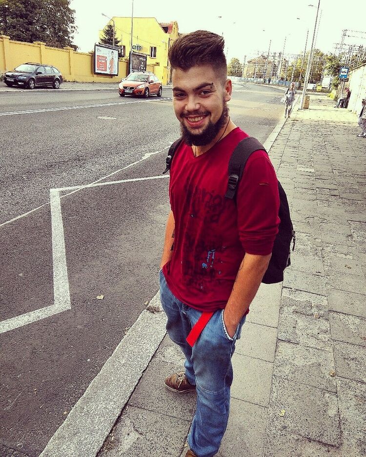  22227345  Pablo, 27 ,    