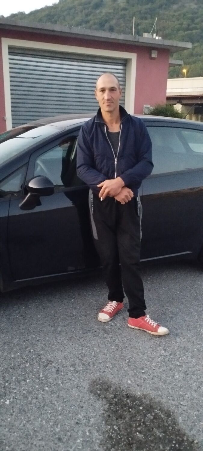  32701375  Grigore, 32 ,    