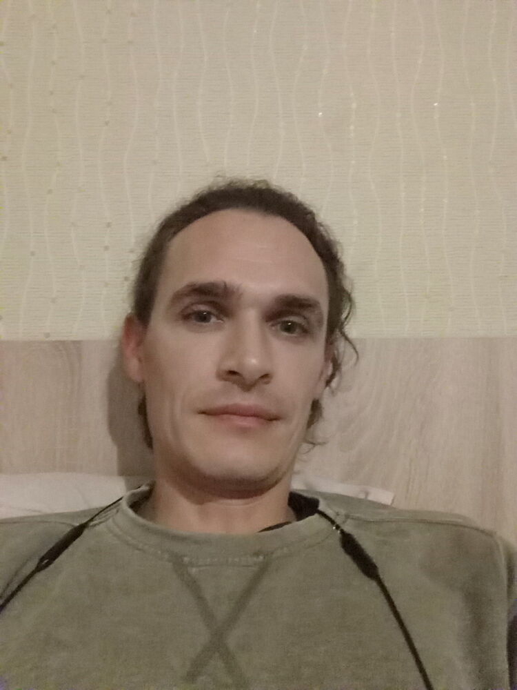  16306645  Sergei, 42 ,     