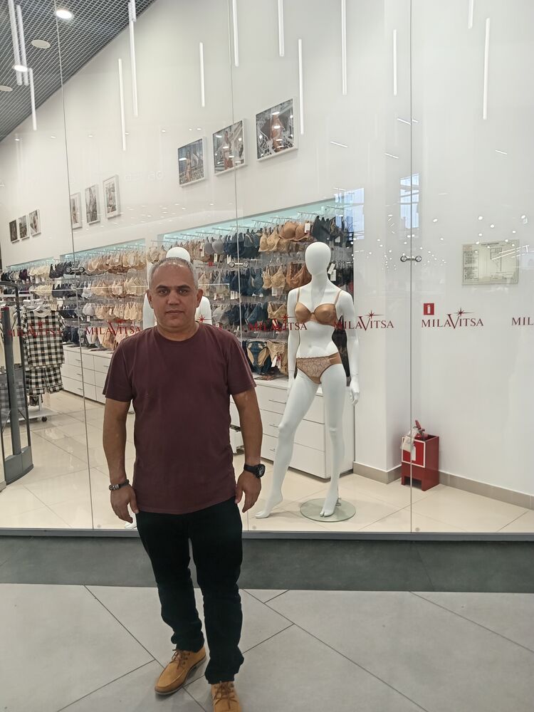  53471695  Vartan, 48 ,    