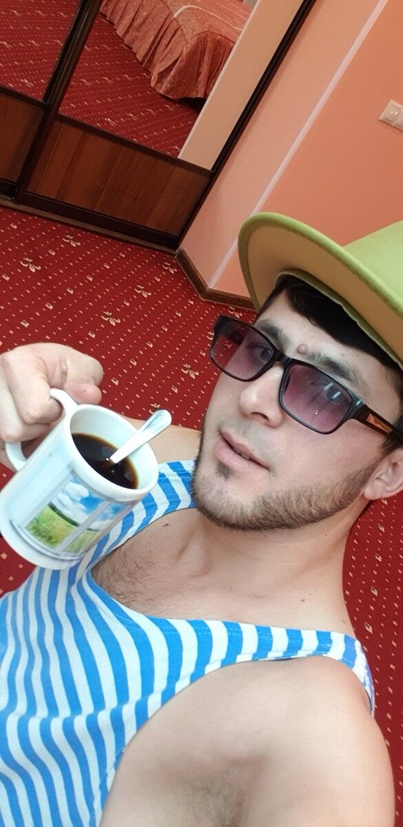  18904425  Alli, 33 ,    