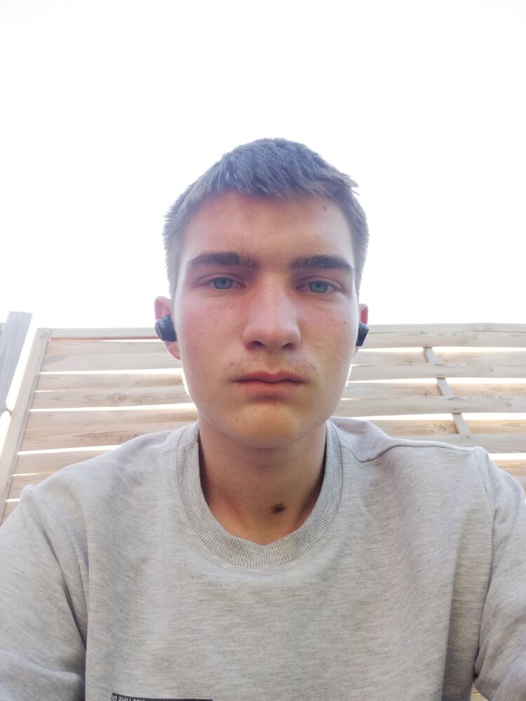  Bergisch Gladbach,   Yevhen, 19 ,   , c 