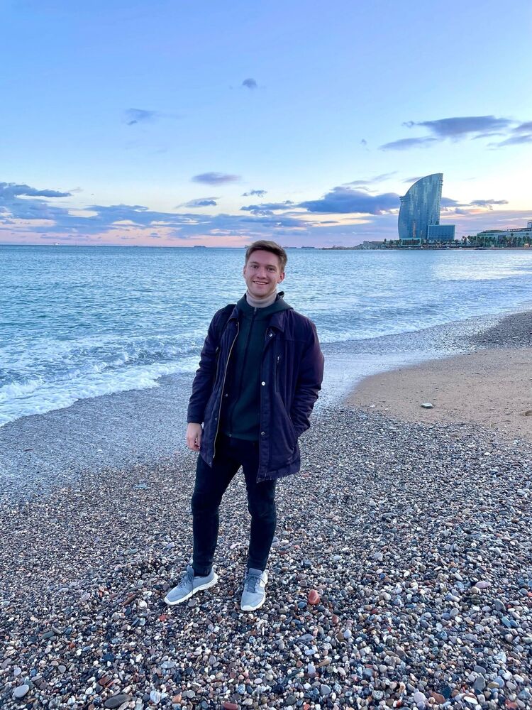  38050285  , 26 ,    -