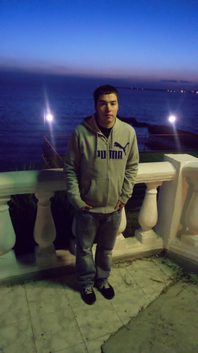  ,   Nikita, 33 ,   