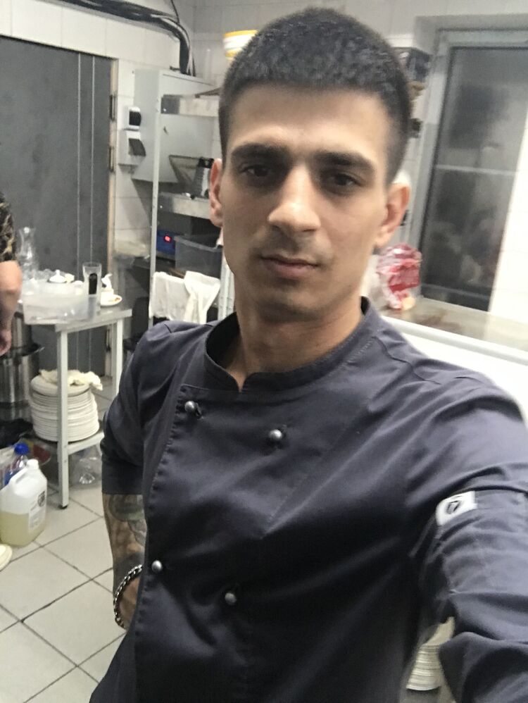  30809705  Andranik, 30 ,    